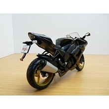 Moto 1/12me Kawasaki Ninja ZX 10R noire pour 12